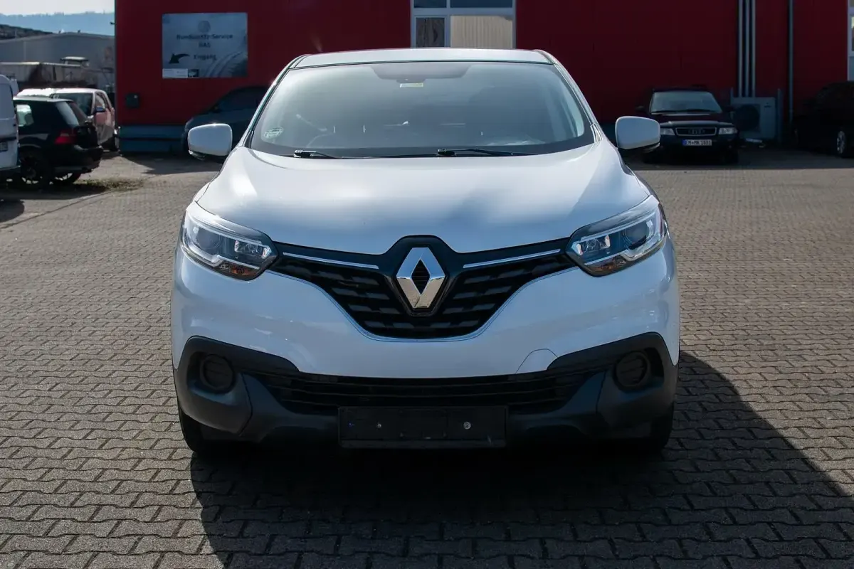 Gebraucht Renault Kadjar Life 131 PS (96 kW) 2016 Weiß SUV