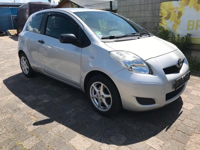Silber Gebraucht 2010 Toyota Yaris Kleinwagen | 1.750 € (Superpreis) - Bild 1/4