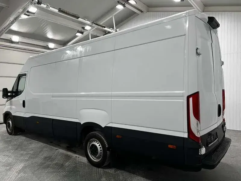 Używany Iveco Daily 156 KM (114 kW) 2023 Biały Van