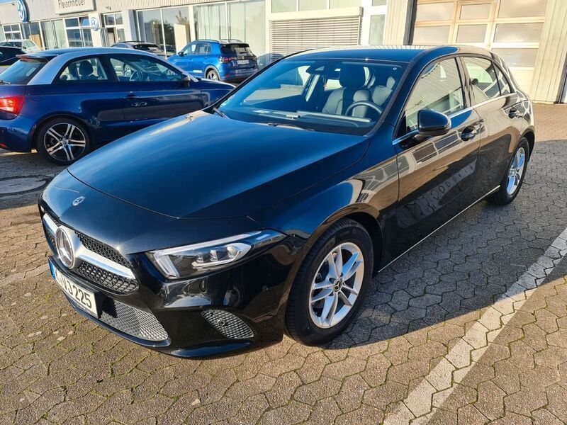 Schwarz Gebraucht 2019 Mercedes A180 Style Limousine | 21.500 € (Fairer Preis) - Bild 1/4