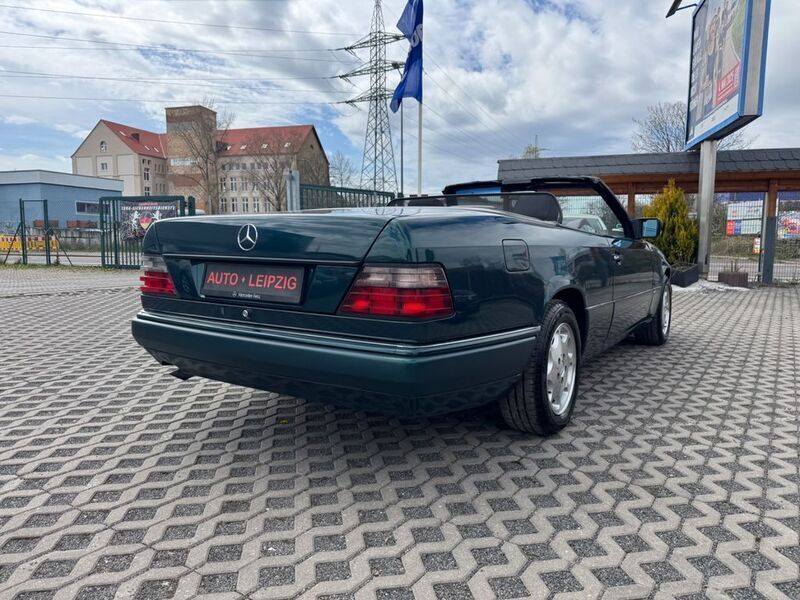 Gebraucht Mercedes E200 Edition 136 PS (100 kW) 1996 Grün Cabrio