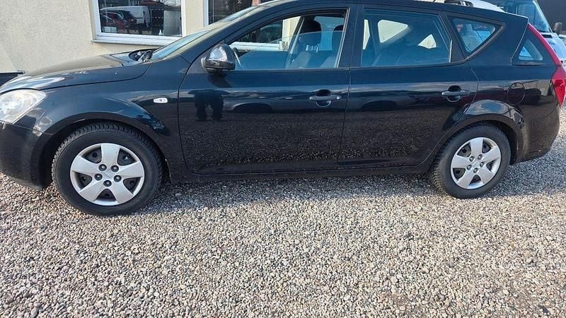 Gebraucht Kia Ceed 109 PS (80 kW) 2009 Schwarz Kleinwagen