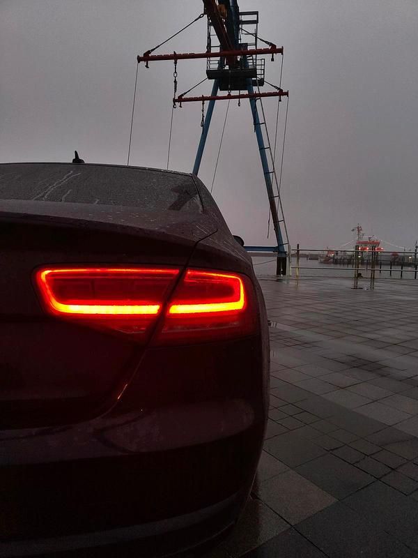 Schwarz Gebraucht 2010 Audi A8 Limousine | 25.000 € - Bild 1/4