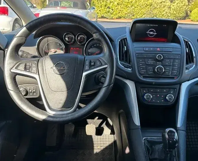 Gebraucht Opel Zafira Tourer Edition 140 PS (102 kW) 2015 Argon silber/ice silver (m2) Van / Kleinbus
