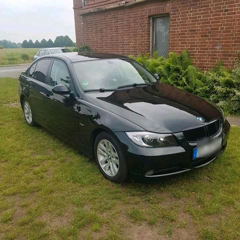 Schwarz Gebraucht 2005 BMW 320 Limousine | 2.650 € (Guter Preis) - Bild 1/4