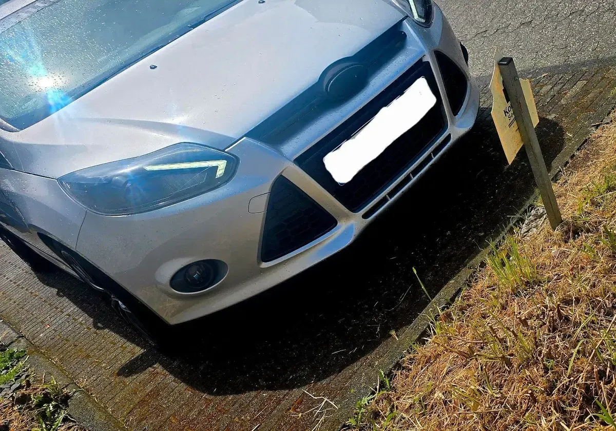 Gebraucht Ford Focus Trend 125 PS (91 kW) 2012 Silber Limousine