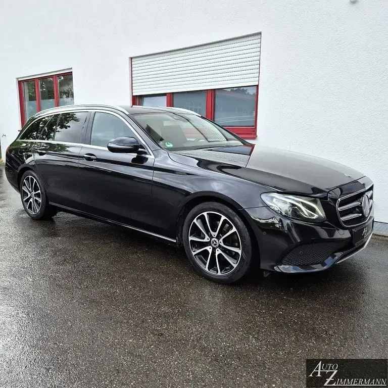 Gebraucht Mercedes E220 194 PS (142 kW) 2020 Schwarz Limousine