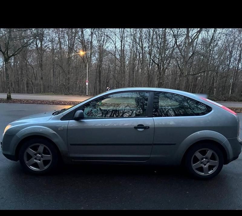 Gebraucht Ford Focus 100 PS (73 kW) 2004 Grau Kombi