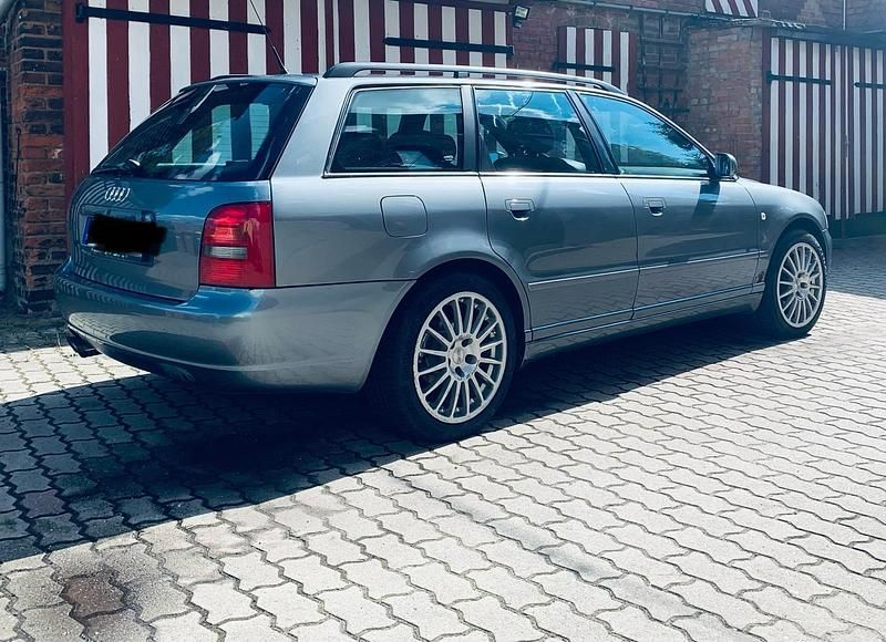 Grau Gebraucht 1998 Audi S4 Kombi | 8.999 € (Fairer Preis) - Bild 1/4