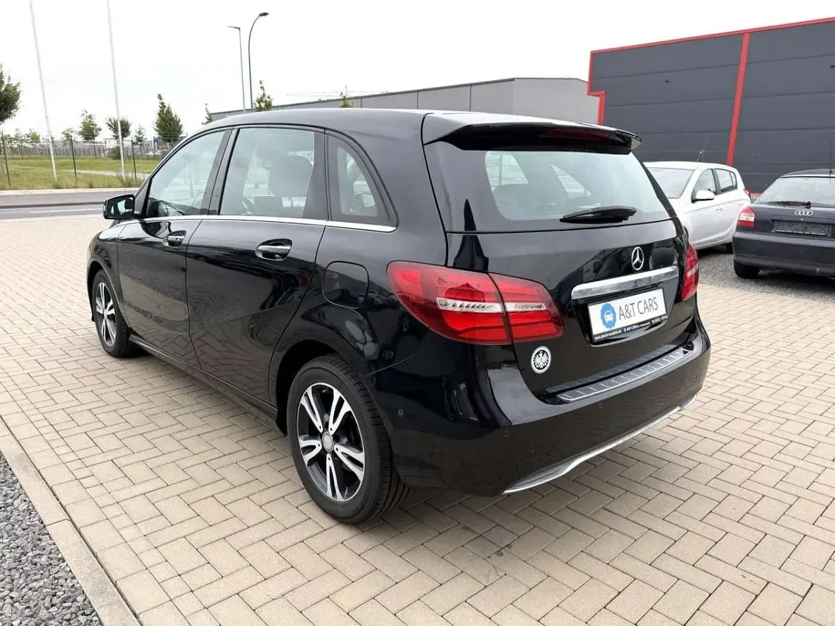 Gebraucht Mercedes B200 156 PS (114 kW) 2016 Schwarz Kleinwagen