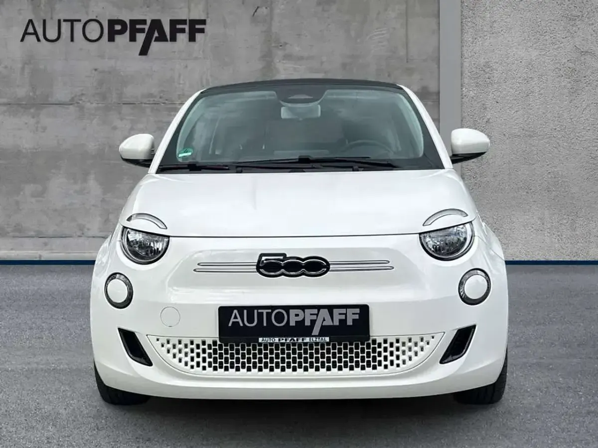 Gebraucht Fiat 500e Icon 88 kW (120 PS) 2022 Arktis weiß Cabrio