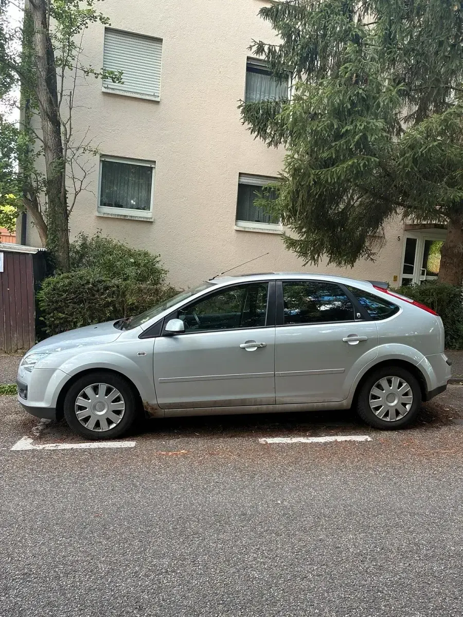 Gebraucht Ford Focus 101 PS (74 kW) 2005 Grau Kleinwagen