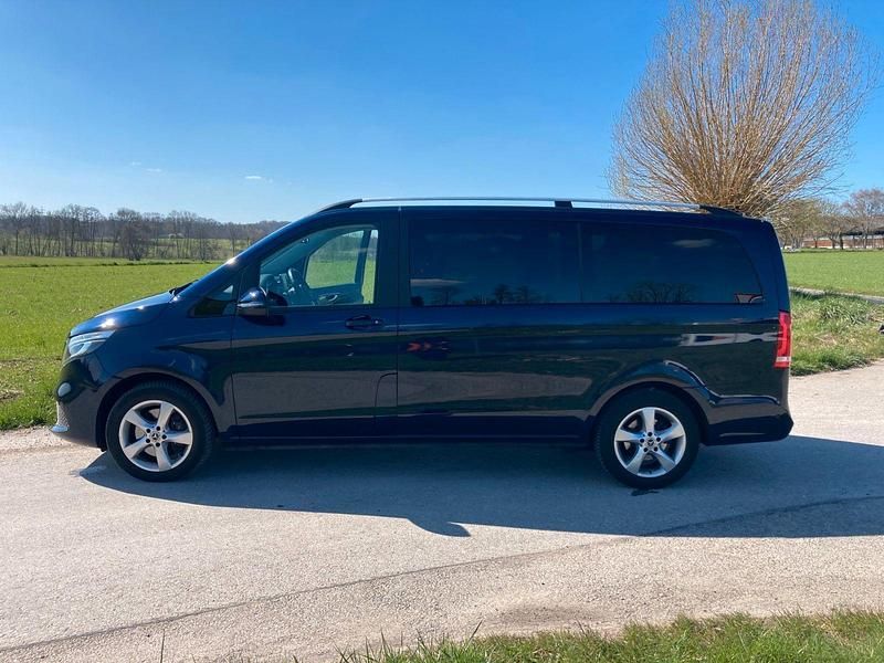 Gebraucht Mercedes V220 Edition 163 PS (119 kW) 2019 Blau Van / Kleinbus