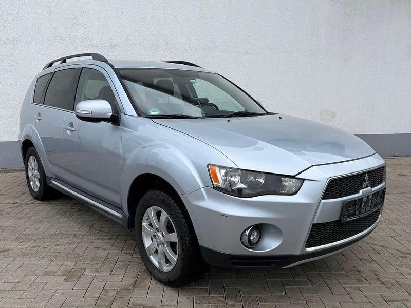 Gebraucht Mitsubishi Outlander Edition 177 PS (130 kW) 2011 Silber SUV