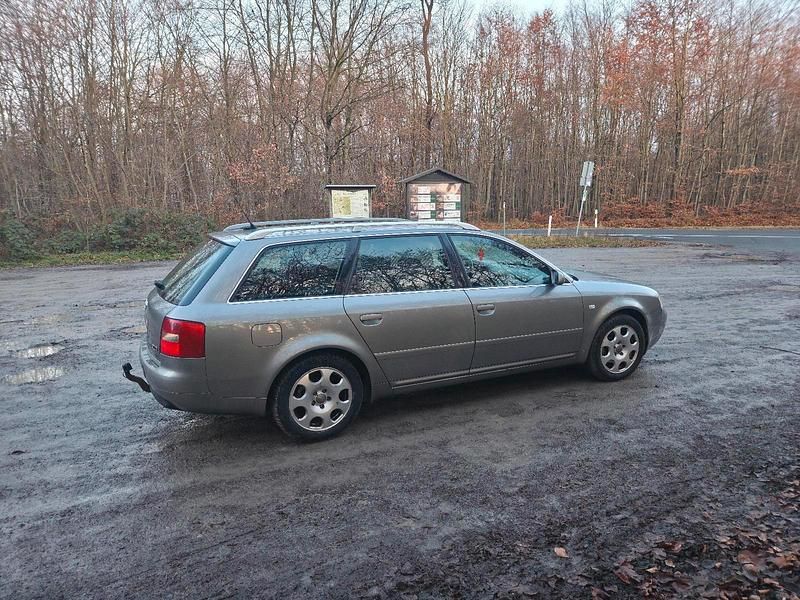 Grau Gebraucht 2004 Audi A6 Kombi | 3.000 € - Bild 1/4
