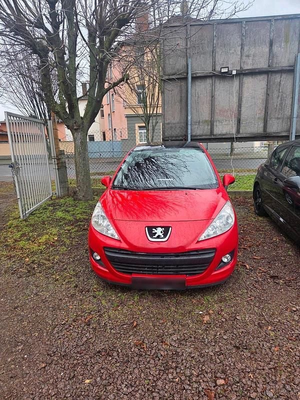 Gebraucht Peugeot 207 95 PS (69 kW) 2012 Rot Kleinwagen