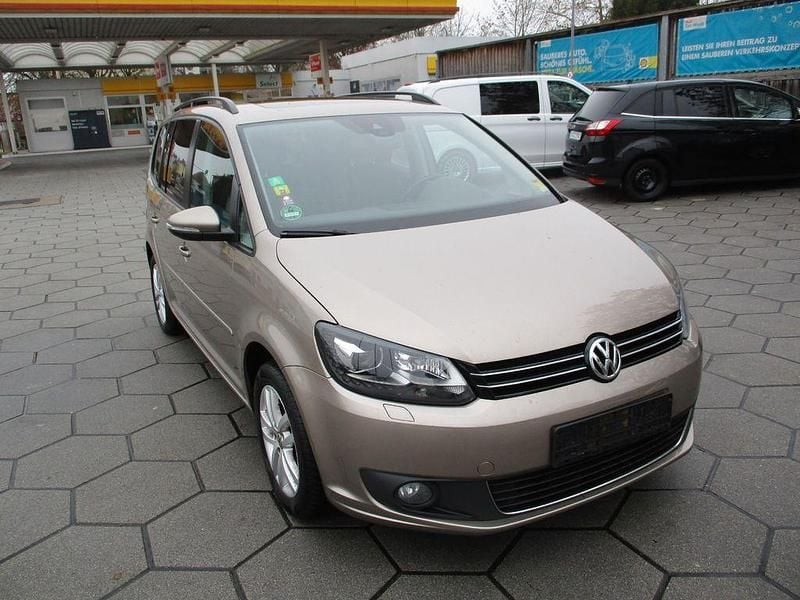 Beige Gebraucht 2015 VW Touran Comfortline Van / Kleinbus | 7.990 € (Superpreis) - Bild 1/4