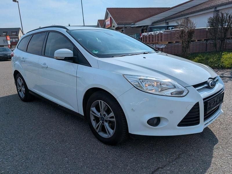 Gebraucht Ford Focus Champions Edition 125 PS (91 kW) 2013 Weiß Kombi