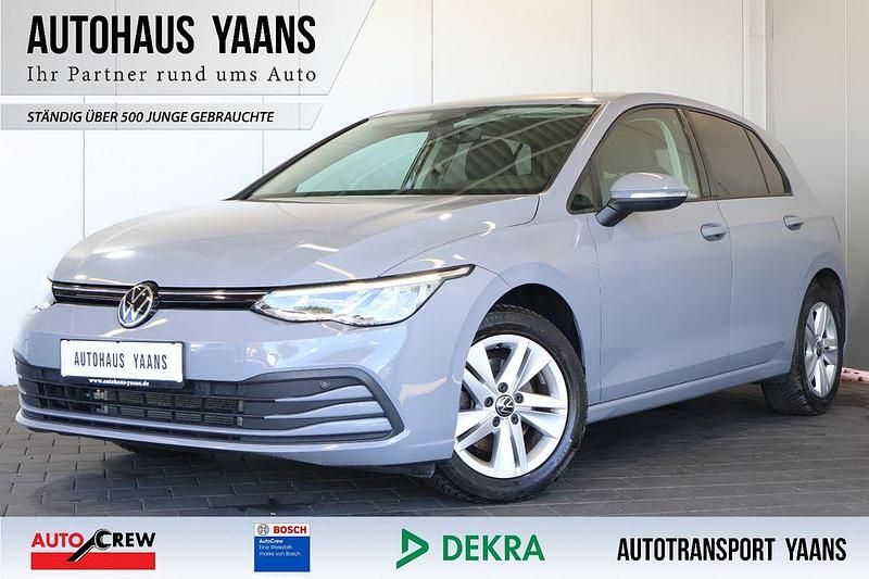Grau Gebraucht 2020 VW Golf VIII Life Limousine | 18.289 € (Guter Preis) - Bild 1/4
