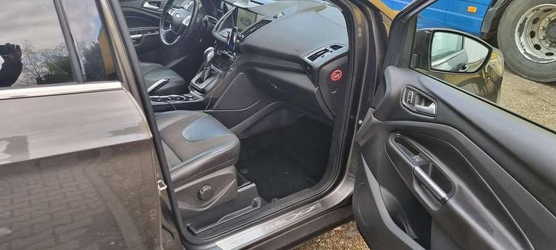 Gebraucht Ford Kuga Titanium 179 PS (131 kW) 2016 Grau SUV