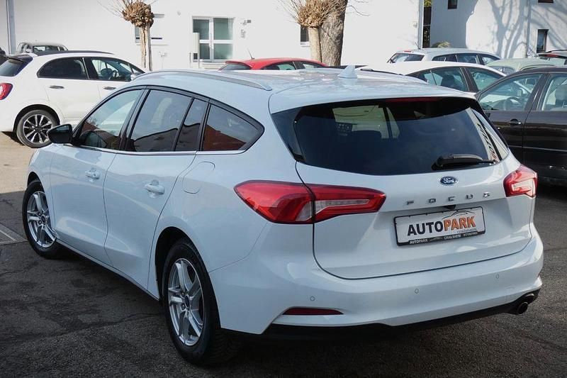 Gebraucht Ford Focus Cool & Connect 125 PS (91 kW) 2019 Weiß Limousine
