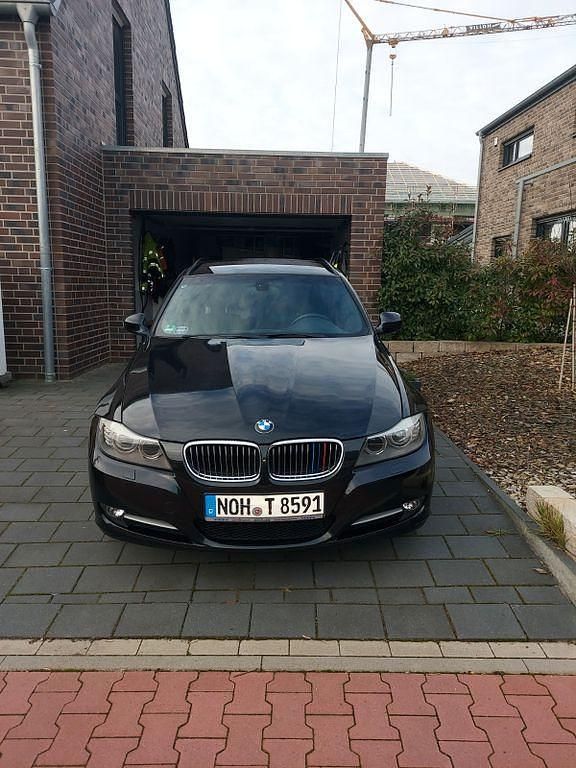 Gebraucht BMW 320 Exclusive 184 PS (135 kW) 2011 Schwarz Kombi