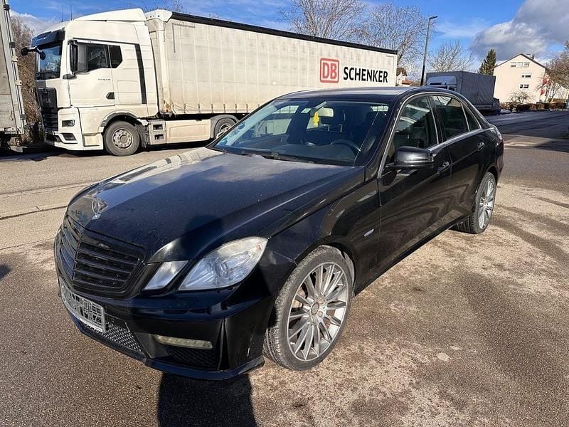 Schwarz Gebraucht 2009 Mercedes E200 Limousine | 6.000 € (Superpreis) - Bild 1/4