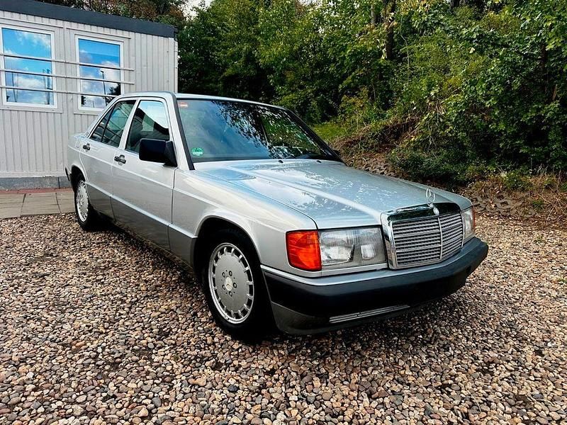 Silber Gebraucht 1991 Mercedes 190 Limousine | 7.950 € - Bild 1/4
