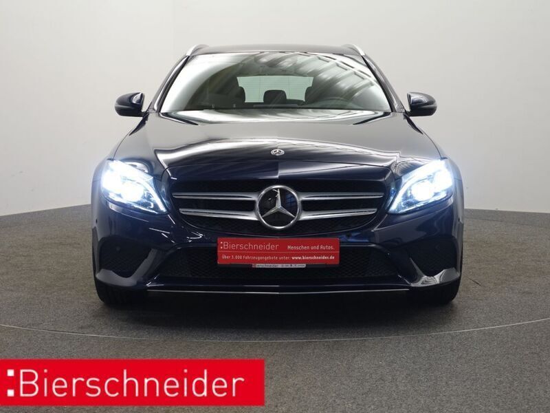 Gebraucht Mercedes C220 194 PS (142 kW) 2019 Blau Kombi