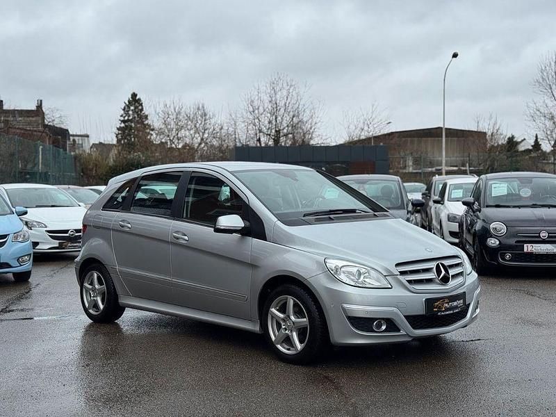 Gebraucht Mercedes B180 116 PS (85 kW) 2011 Silber Van / Kleinbus