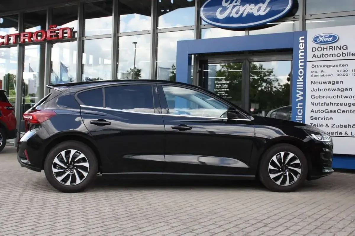 Gebraucht Ford Focus Titanium 125 PS (91 kW) 2024 Agate black Limousine