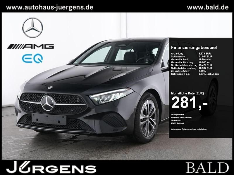 Schwarz metalliclack kosmossch Gebraucht 2024 Mercedes A200 Progressive Limousine | 29.550 € (Fairer Preis) - Bild 1/4