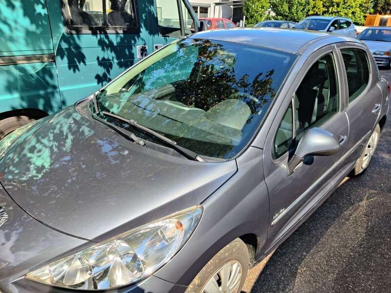 Silber Gebraucht 2011 Peugeot 207 Urban Move Limousine | 3.000 € (Guter Preis) - Bild 1/4