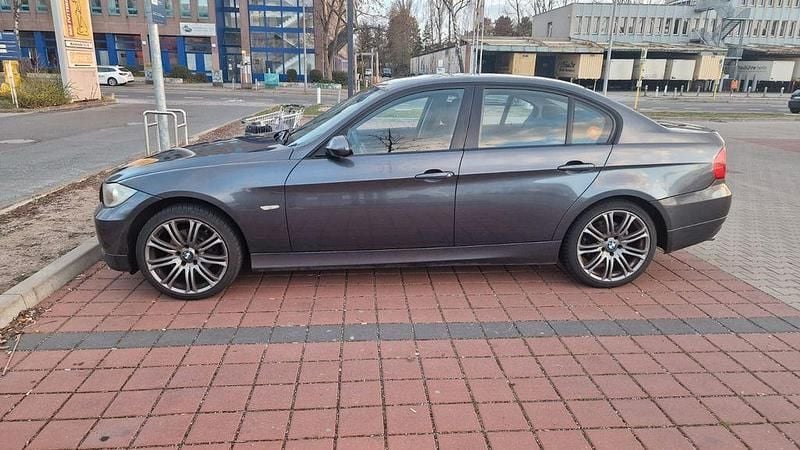 Gebraucht BMW 318 143 PS (105 kW) 2007 Grau Limousine
