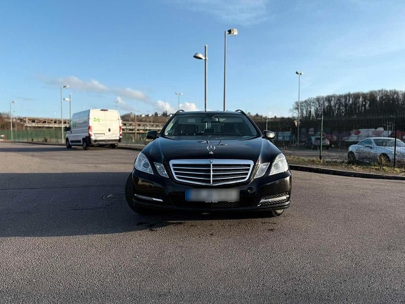Gebraucht Mercedes E200 136 PS (100 kW) 2011 Schwarz Kombi