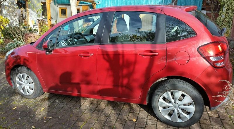 Rot Gebraucht 2010 Citroën C3 Kleinwagen | 2.222 € (Guter Preis) - Bild 1/4