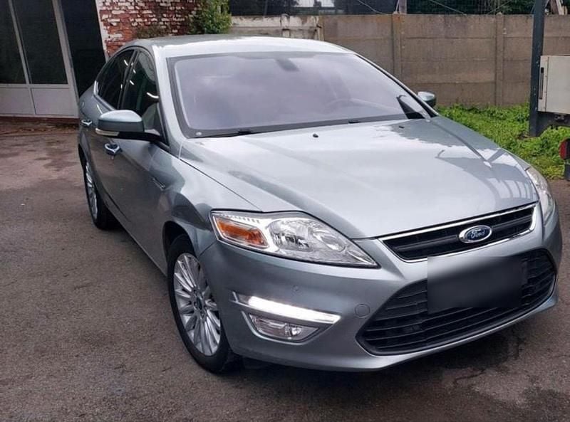 Silber Gebraucht 2012 Ford Mondeo Limousine | 7.990 € (Etwas zu teuer) - Bild 1/4