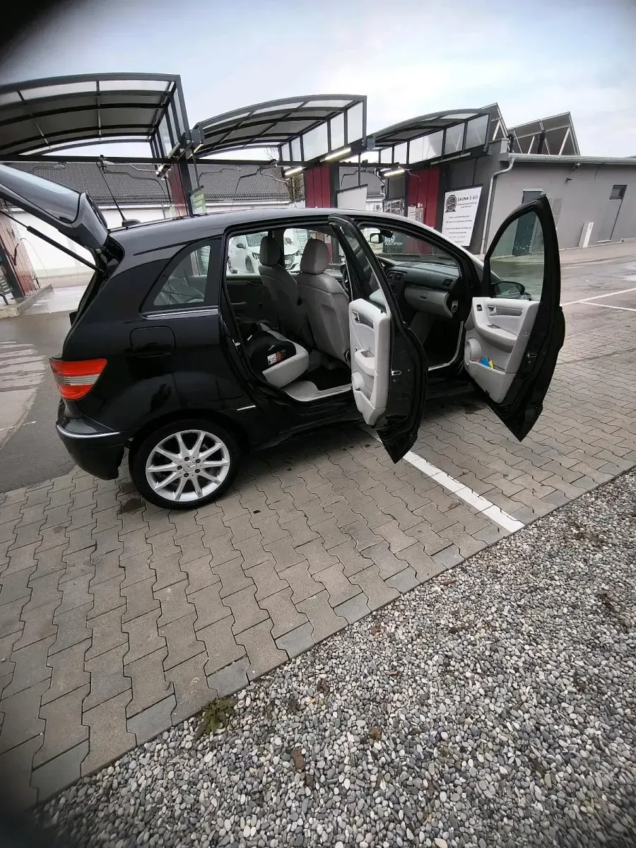 Gebraucht Mercedes B150 95 PS (69 kW) 2007 Schwarz Van / Kleinbus