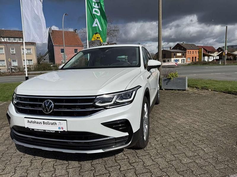 Gebraucht VW Tiguan Elegance 150 PS (110 kW) 2021 Oryxweiß perlmutteffekt SUV