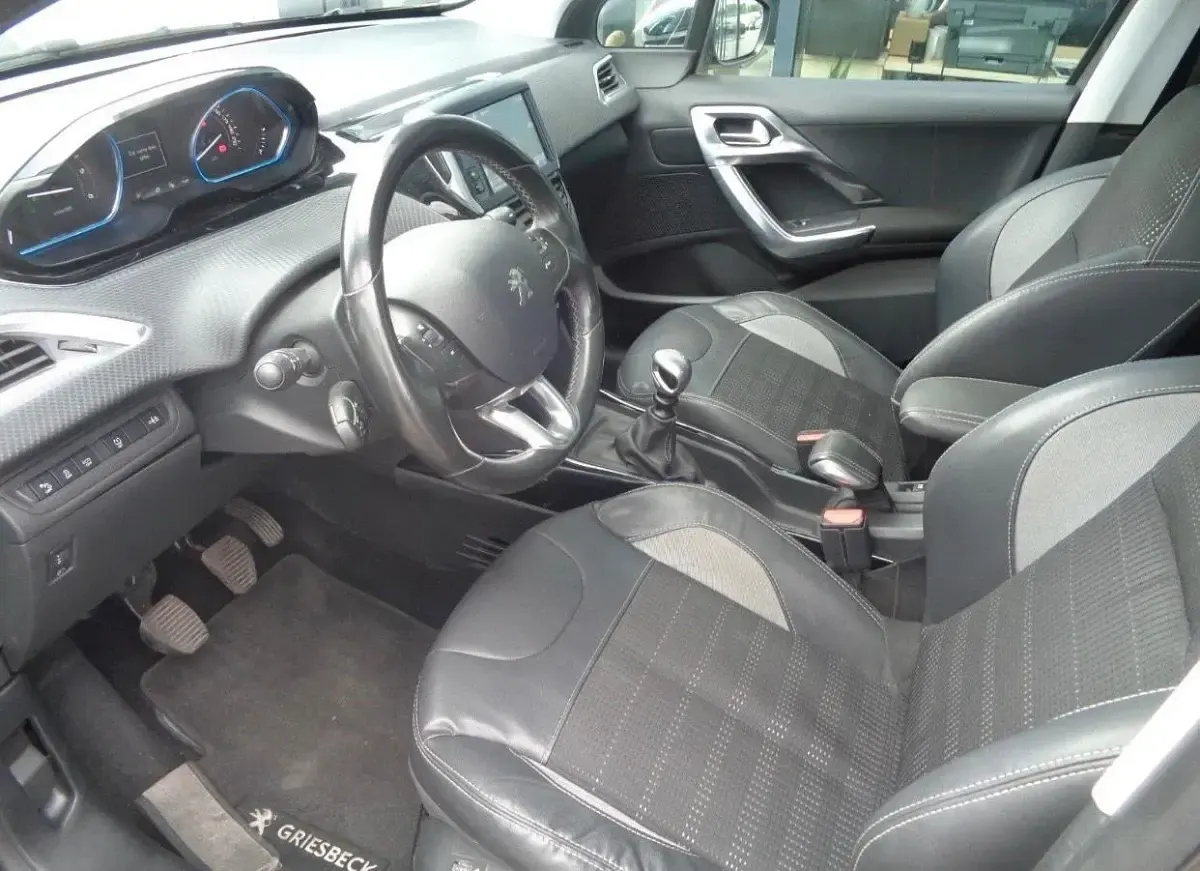Gebraucht Peugeot 2008 120 PS (88 kW) 2015 Grau SUV