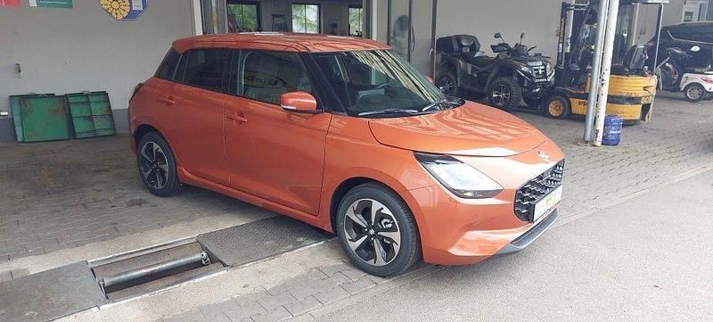 Neu Suzuki Swift Comfort+ 83 PS (61 kW) 2025 Orange Limousine