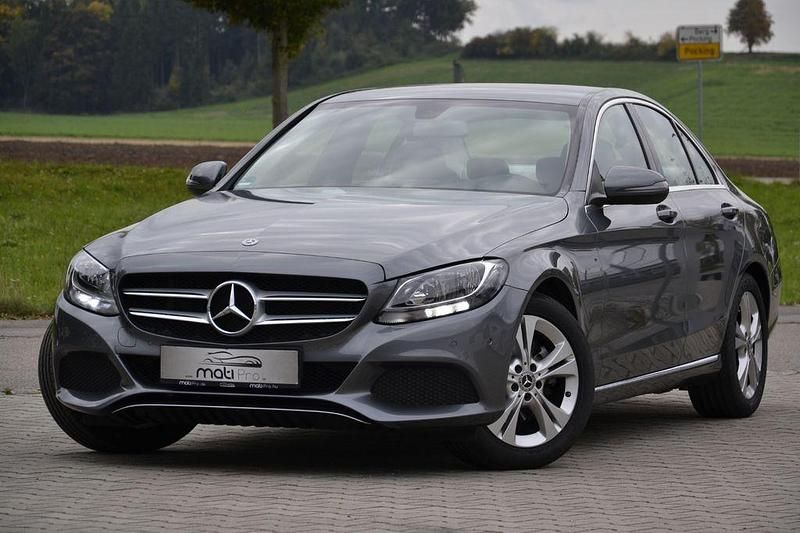 Grau Gebraucht 2018 Mercedes C200 Limousine | 19.299 € (Superpreis) - Bild 1/4