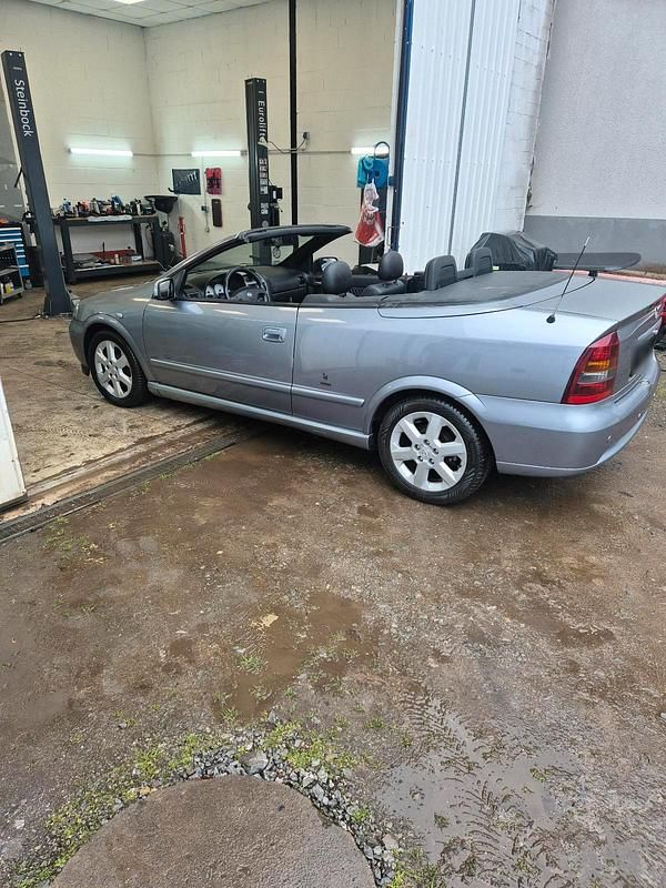 Gebraucht Opel Astra Cabriolet 147 PS (108 kW) 2004 Silber Cabrio