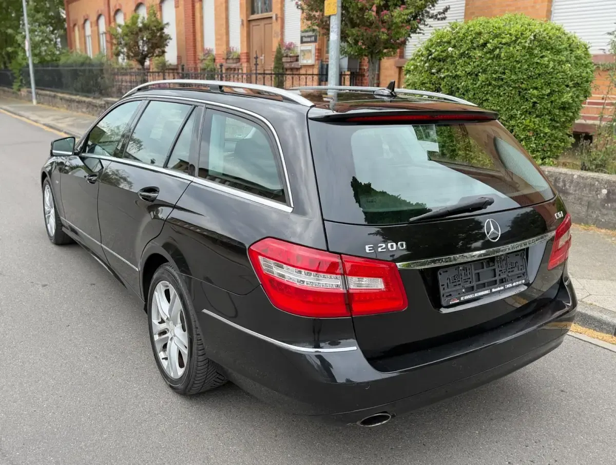 Gebraucht Mercedes E200 Avantgarde 184 PS (135 kW) 2011 Schwarz Kombi