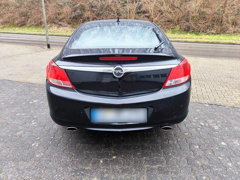 Usado Opel Insignia 220 HP (161 kW) 2008 Preto Sedan