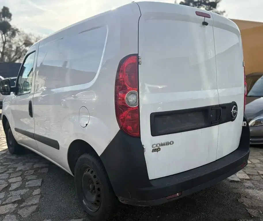 Używany Opel Combo 95 KM (69 kW) 2018 Biały Minivan