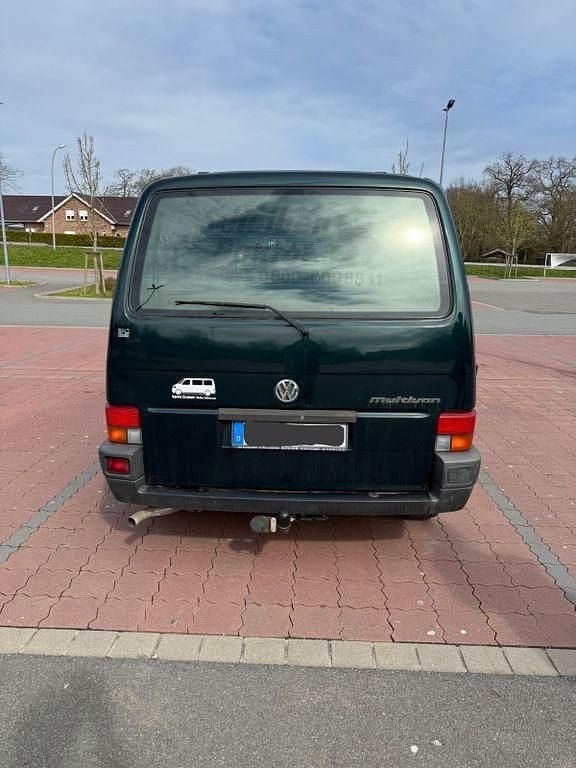 Usado VW Multivan 110 HP (80 kW) 1995 Verde Monovolume