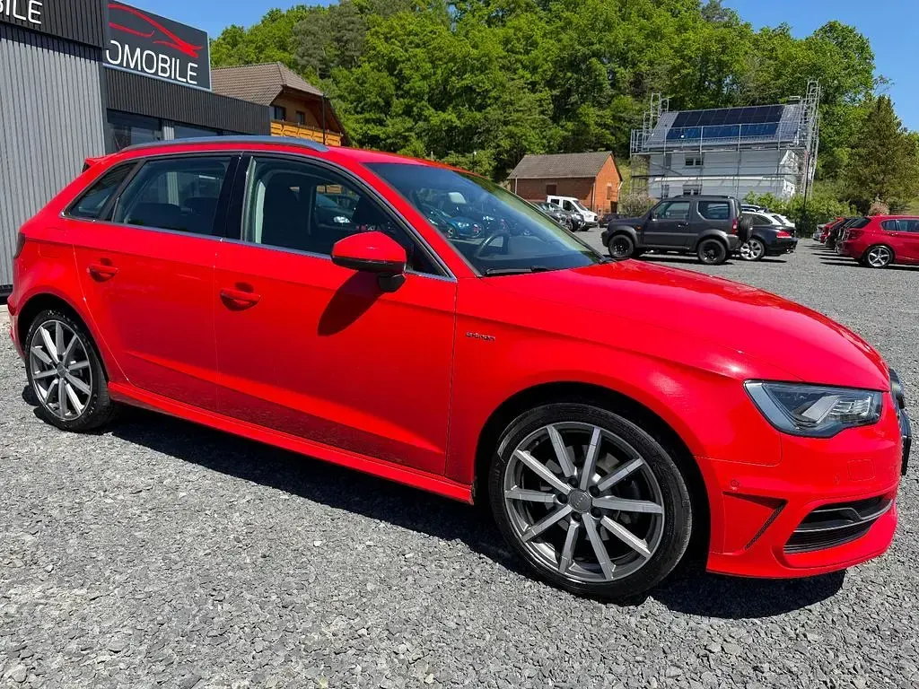 Gebraucht Audi A3 Sportback e-tron Ambiente 150 PS (110 kW) 2016 Rot Kleinwagen