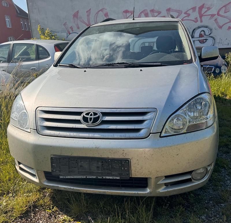 Silber Gebraucht 2003 Toyota Avensis Verso Van / Kleinbus | 2.000 € - Bild 1/4