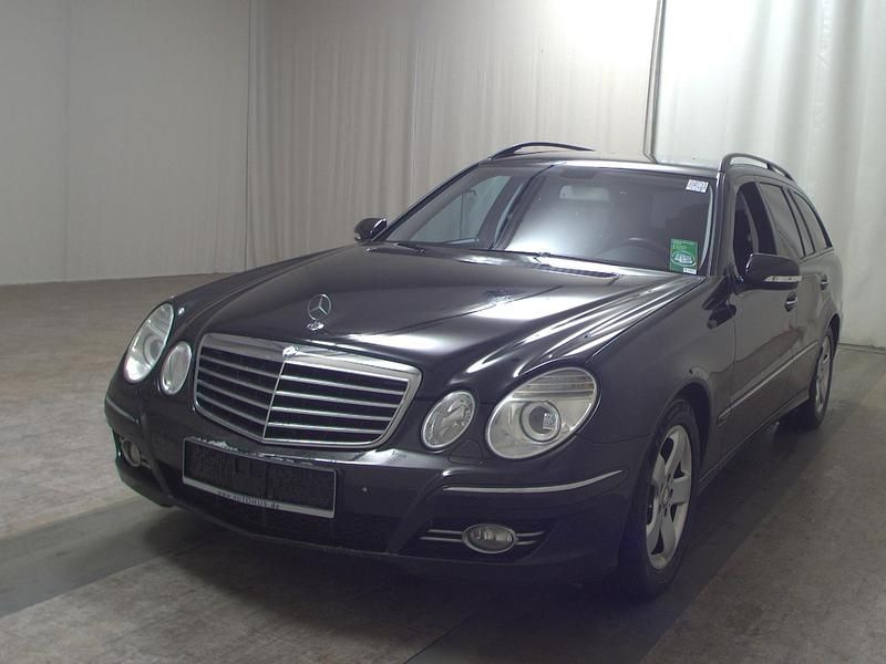 Gebraucht Mercedes E220 Avantgarde 170 PS (125 kW) 2009 Obsidianschwarz metalliclack Kombi